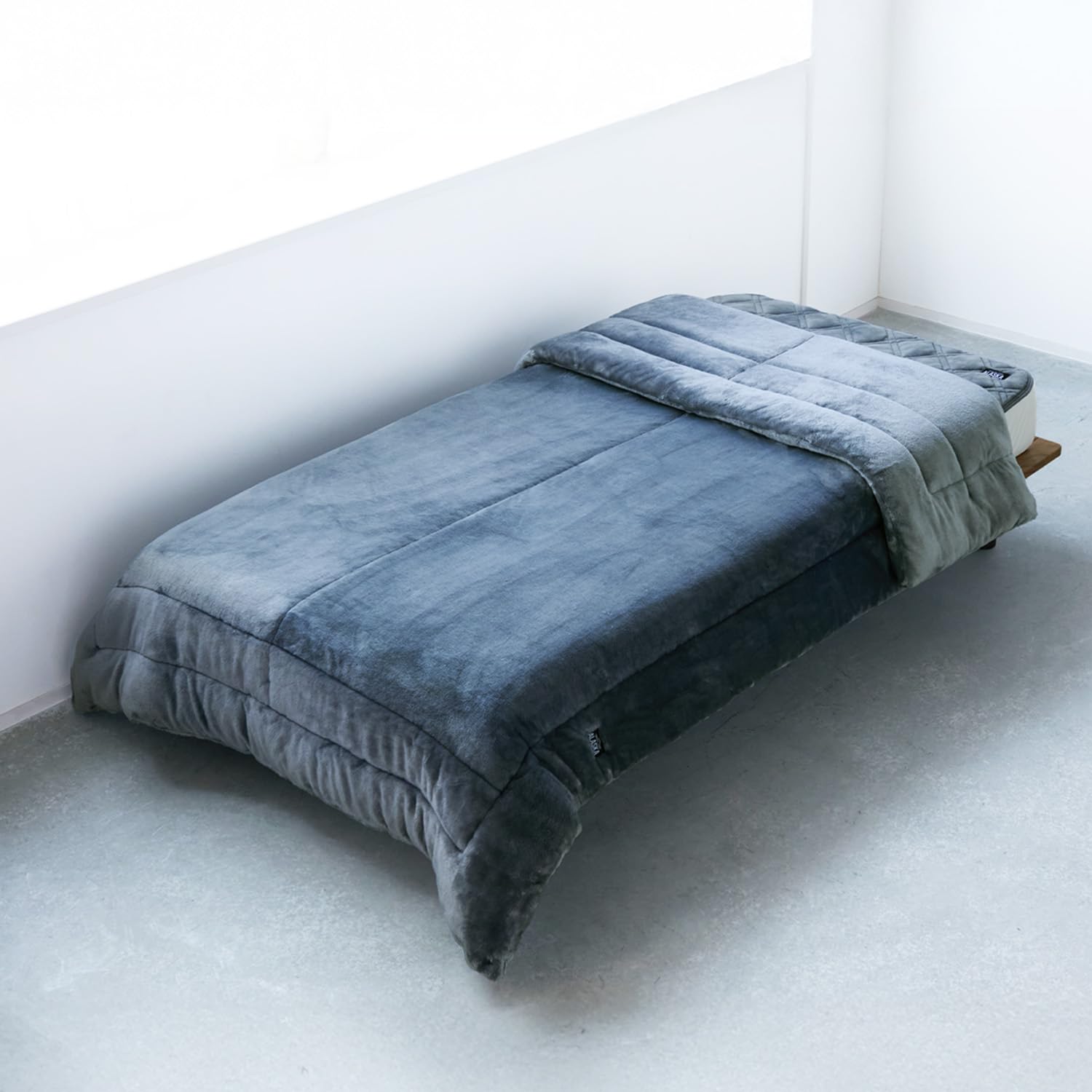 Amazon｜[ALASKA] アラスカ 防寒掛け布団 極暖 6層構造 足ぽか